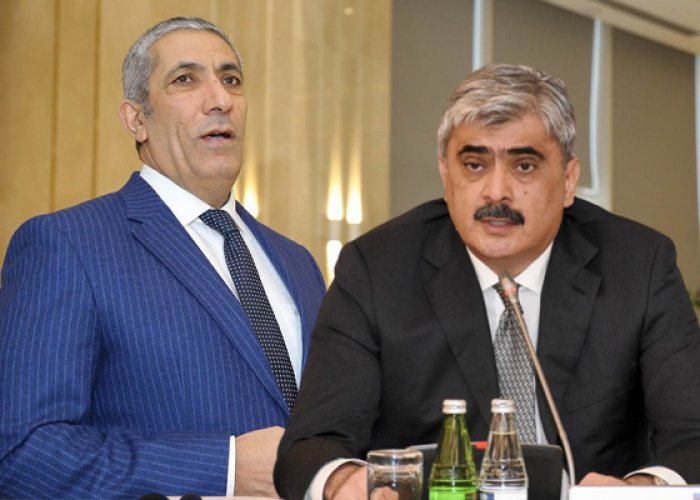       Deputatdan nazirə:    "Hamıya pul paylayırsınız, qazilərin də "bir abbasını" verin"   
   