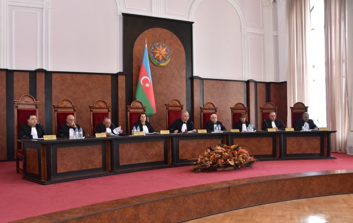    Konstitusiya Məhkəməsi hakimlərinin yaş senzi götürüldü    