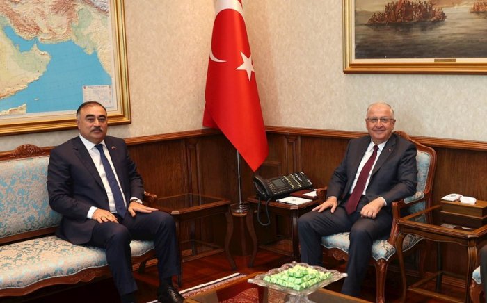    Türkiyənin müdafiə naziri Azərbaycan səfirilə ikitərəfli münasibətləri müzakirə edib  
   