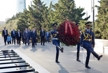   El presidente albanés rinde homenaje a los mártires azerbaiyanos  