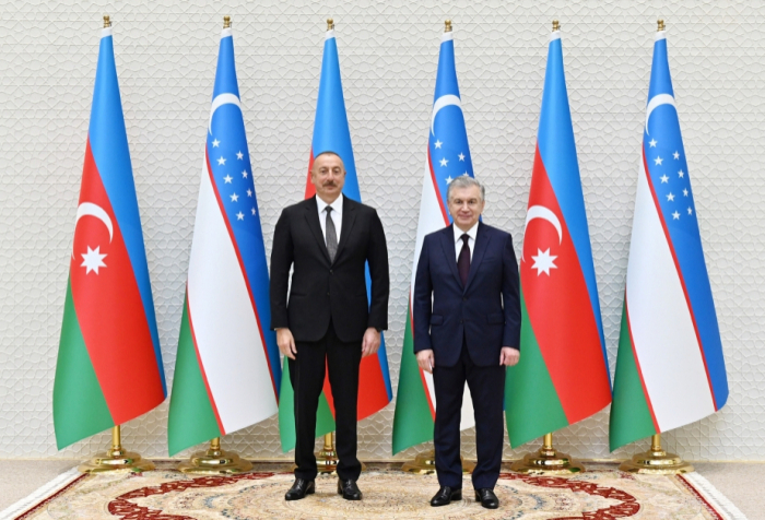  Le président Ilham Aliyev félicite Shavkat Mirziyoyev pour sa réélection à la présidence de l