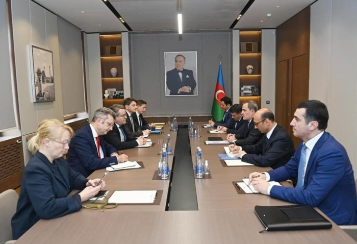   Aserbaidschanischer Außenminister trifft sich mit dem Staatsminister im deutschen Auswärtigen Amt  