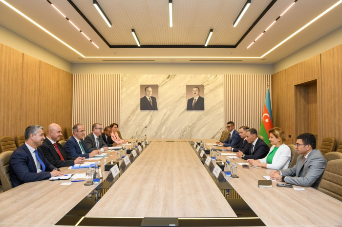 Azerbaijan, Islamic Development Bank Group discuss transport and ICT cooperation