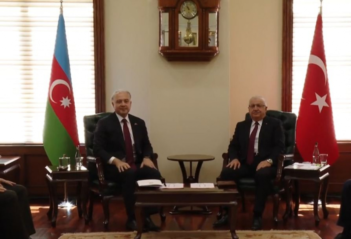   Assistant to Azerbaijani President meets with Turkish national defense minister  