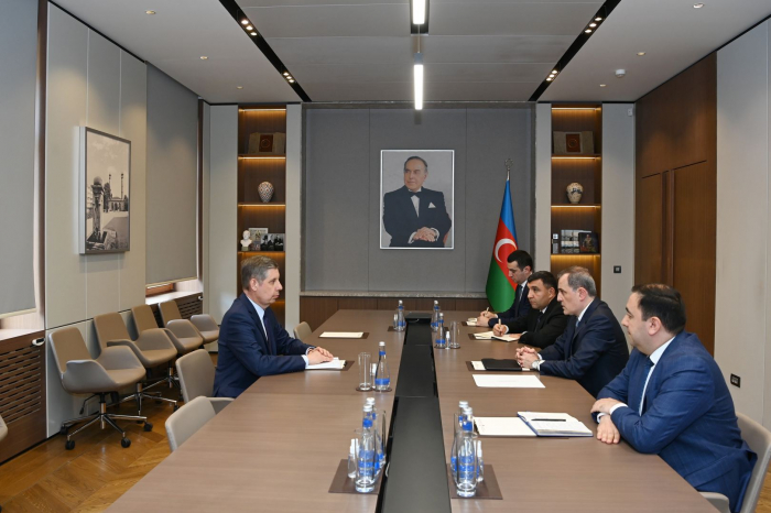   Aserbaidschanischer Außenminister trifft den neu ernannten russischen Botschafter  
