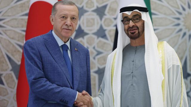 Türkiyə və BƏƏ arasında 13 saziş imzalandı  
