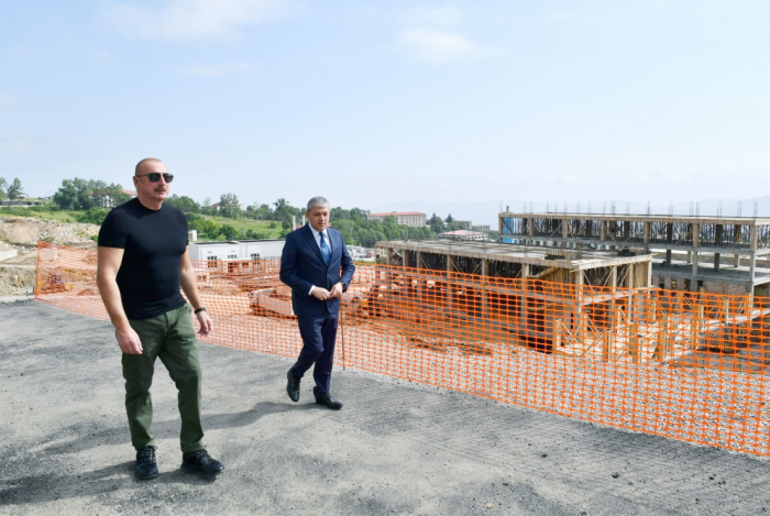  El presidente se familiarizó con la construcción del hospital de la ciudad de Shusha