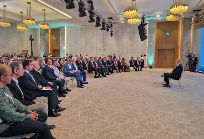   "Nəhayət, boyunlarına aldılar ki, elə xəritələr var” -    İlham Əliyev     
  
  
