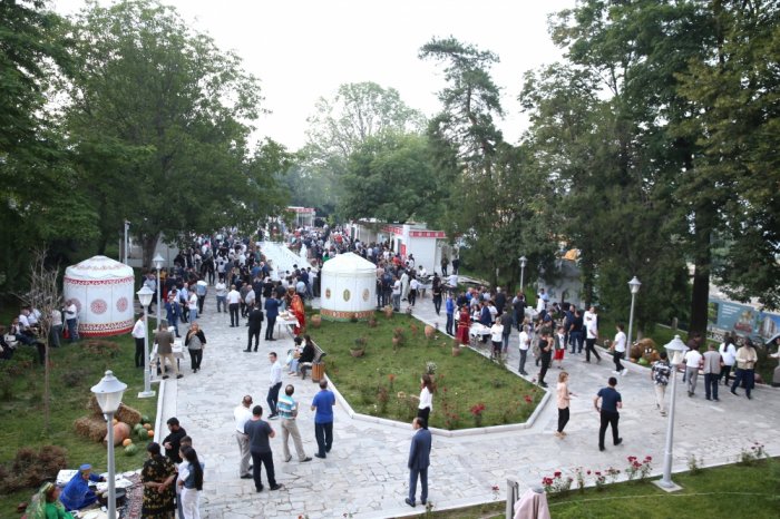    Şuşa Qlobal Media Forumunun iştirakçılarının şərəfinə ziyafət verilib     
