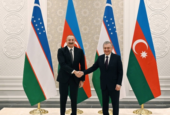   Präsident Ilham Aliyev gratuliert dem Präsidenten Usbekistans Shavkat Mirziyoyev  