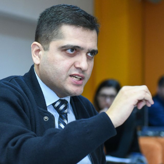    Politoloq:    "Danışıqlarda nəticə yoxdursa, gərginlik davam edəcək"