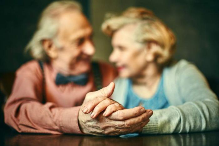    Azərbaycanda  90 yaşlı kişi  və  80 yaşlı qadın  evləndi   