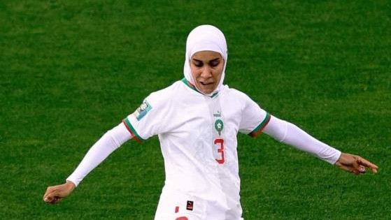    Dünya çempionatında ilk hicablı futbolçu   