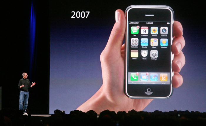 ‘Elusive’ Apple iPhone from 2007 sells for $190,000