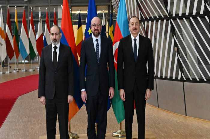   Arranca la reunión del presidente de Azerbaiyán con Charles Michel y Pashinián  