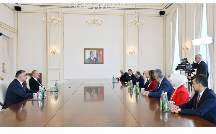   Presidente Ilham Aliyev recibe al presidente de la Gran Asamblea Nacional de Türkiye  