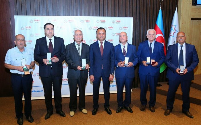 Tibb işçilərinə mükafatlar təqdim olunub