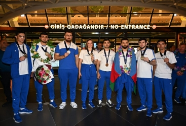 Los atletas azerbaiyanos regresan a casa tras los III Juegos Europeos de Polonia
