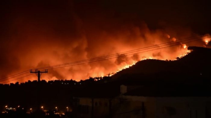  Grèce/Incendies :  près de 2500 personnes évacuées sur l