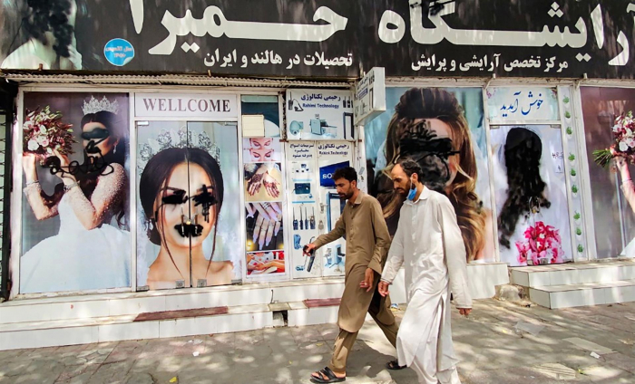 Afghanistan : les autorités talibanes ordonnent la fermeture des salons de beauté