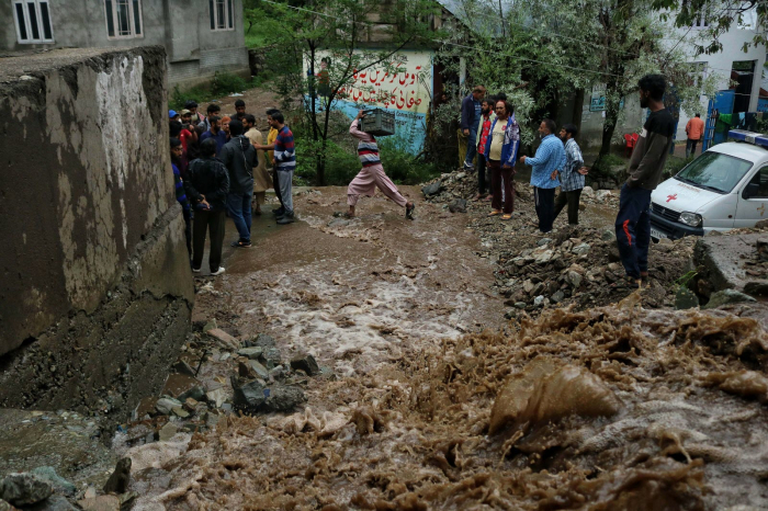 Inde : un glissement de terrain fait au moins 27 morts et 50 disparus