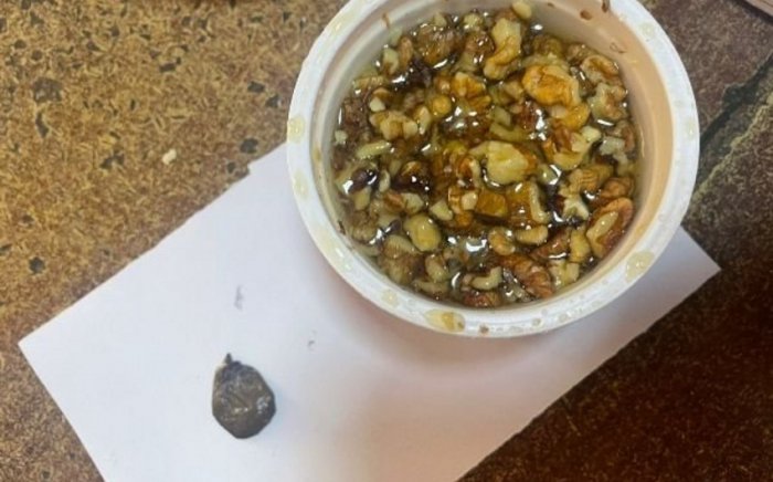 Ana həbsdə olan oğluna narkotik keçirmək istədi