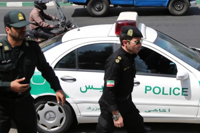 İranda bir polis zabiti öldürülüb, ikisi yaralanıb