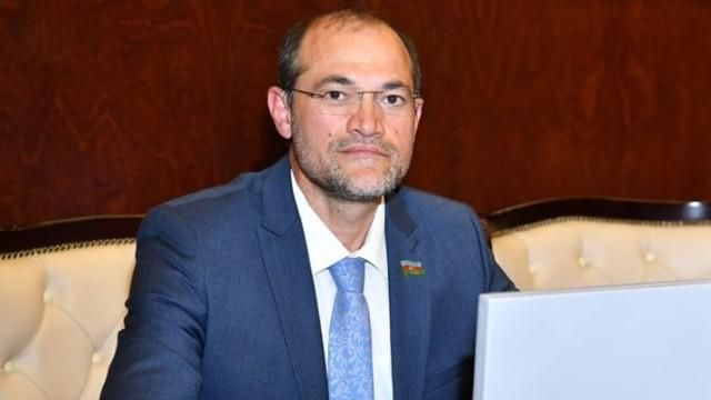  "Haradan tapaq bir milyon manatı ki, bağça tikək?" -    Razi Nurullayev      