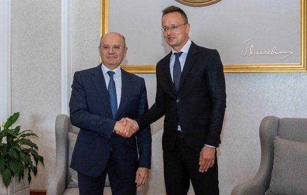   Parviz Shahbazov meets with Hungarian Minister of Foreign Affairs and Trade  