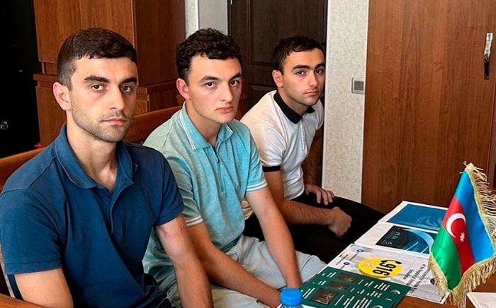  La Defensora del Pueblo de Azerbaiyán se reúne con futbolistas armenios detenidos en la frontera 