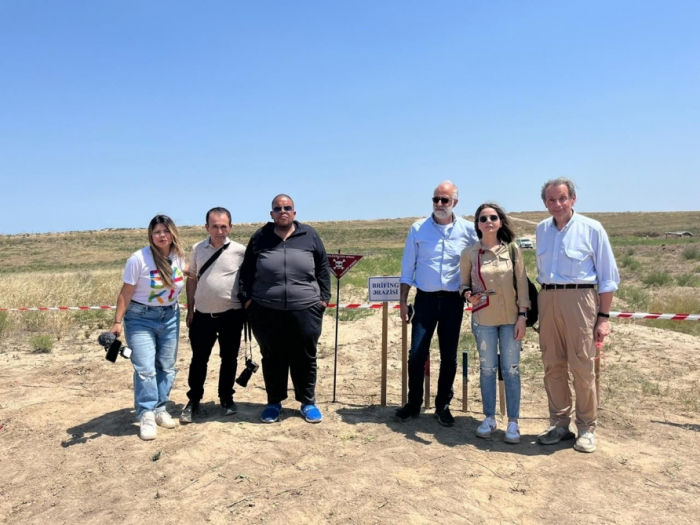   Amerikanische Journalisten und Medienexperten besuchen Aghdam  
