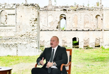  Ilham Aliyev: "La UE puede ser el mejor mediador porque nuestras relaciones se basan en el respeto mutuo" 