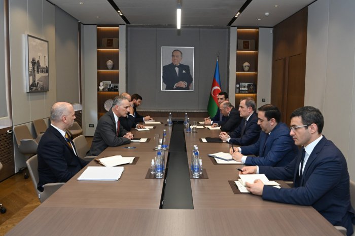    Ceyhun Bayramov Lui Bono ilə görüşüb  
   