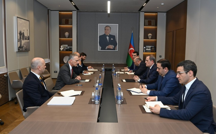   Außenminister bespricht mit US-Beamten den Friedensprozess zwischen Aserbaidschan und Armenien  