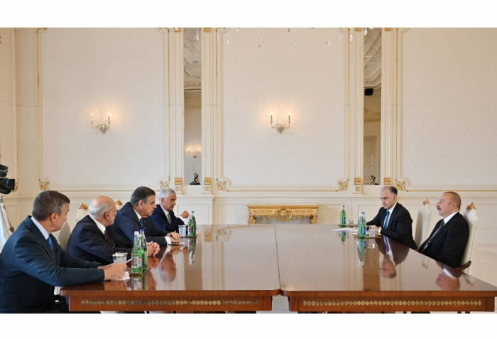   Präsident Ilham Aliyev empfing den Vorstandsvorsitzenden des italienischen Unternehmens Leonardo S.p.A.  