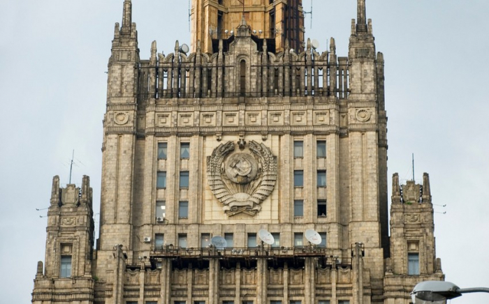     Russisches Außenministerium:   „Aserbaidschan und Armenien sollten die Bedingungen des Friedensabkommens selbst festlegen“  