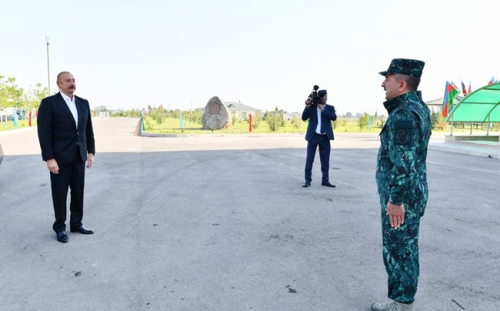    Prezident “Qazax” Əlahiddə Sərhəd Diviziyasının qarnizon kompleksində -    FOTOLAR      
