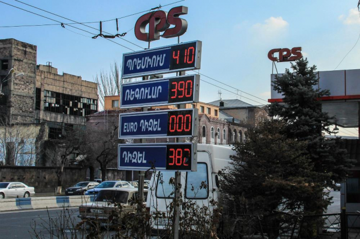 Ermənistanda benzin  növbəti dəfə bahalaşdı 