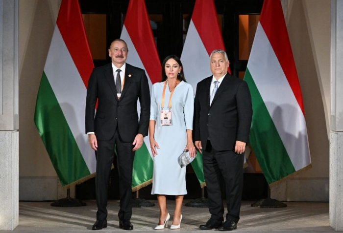   Präsident Ilham Aliyev und First Lady nehmen an einem Empfang anlässlich des ungarischen Nationalfeiertags in Budapest teil  