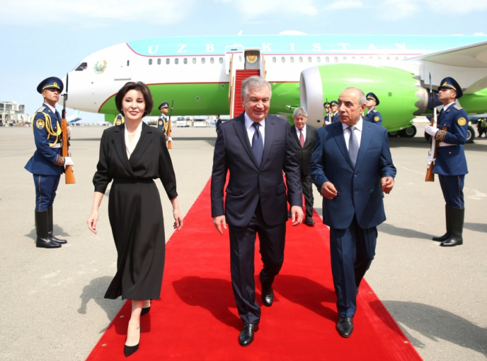  Le président ouzbek est arrivé en Azerbaïdjan 