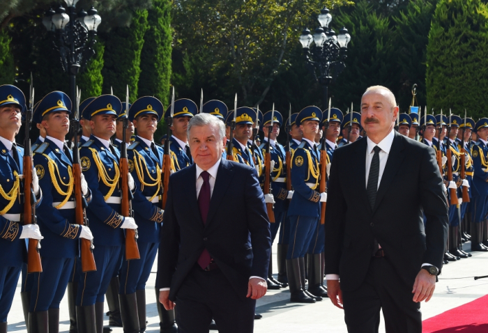   Cérémonie d’accueil officiel du président ouzbek à Bakou  