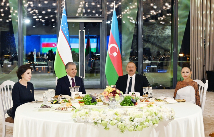 Un banquet d’État donné en l’honneur du président ouzbek à Bakou