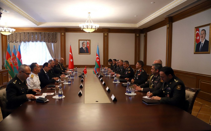   Zakir Hasanov se reunió con el Jefe del Estado Mayor de Türkiye  