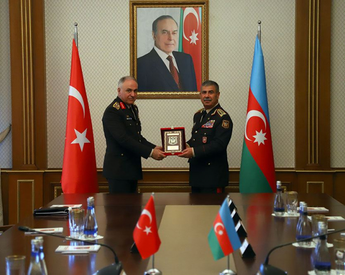 Azerbaijani Defense Minister meets Chief of General Staff of Turkish Armed Forces 