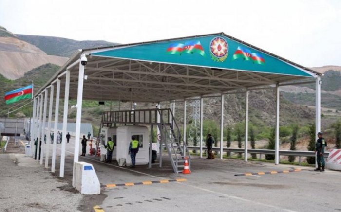    Azərbaycan humanizm tətbiq edərək Laçında saxlanılan erməni futbolçuların cinayət təqibinə xitam verib  
   