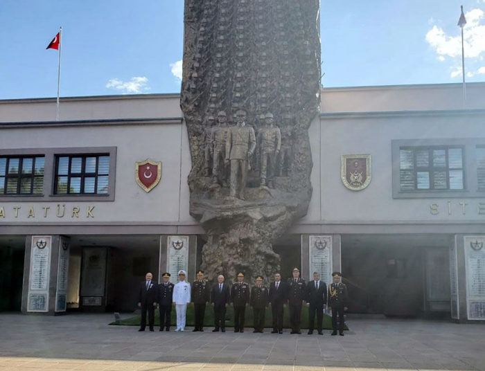 Azerbaijani defense minister attends graduation ceremony of Turkish Land Forces Academy