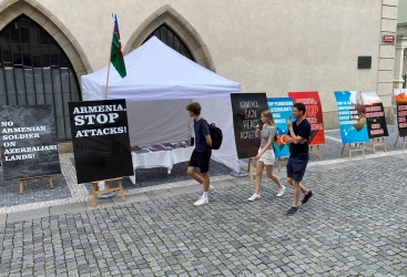   Se celebra una concentración en Praga para denunciar los crímenes de guerra y contra el medio ambiente cometidos por Armenia  