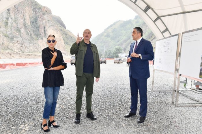    Prezident xanımı ilə Kəlbəcərdə açılışlarda iştirak edib  
   