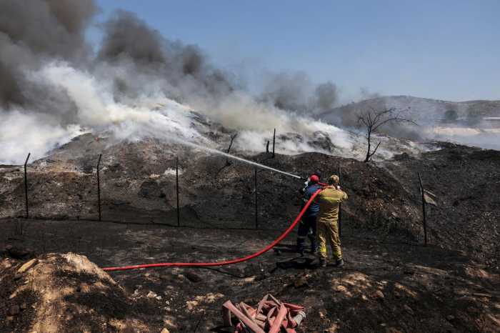 De nouveaux incendies font un mort et huit blessés en Grèce