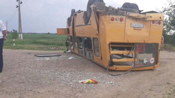 Rusiyada məktəb avtobusu aşıb, 15 uşaq zədə alıb